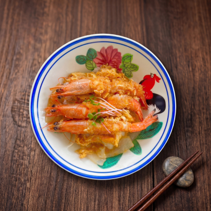 Bát cơm tôm cốt lêt chiên giòn 